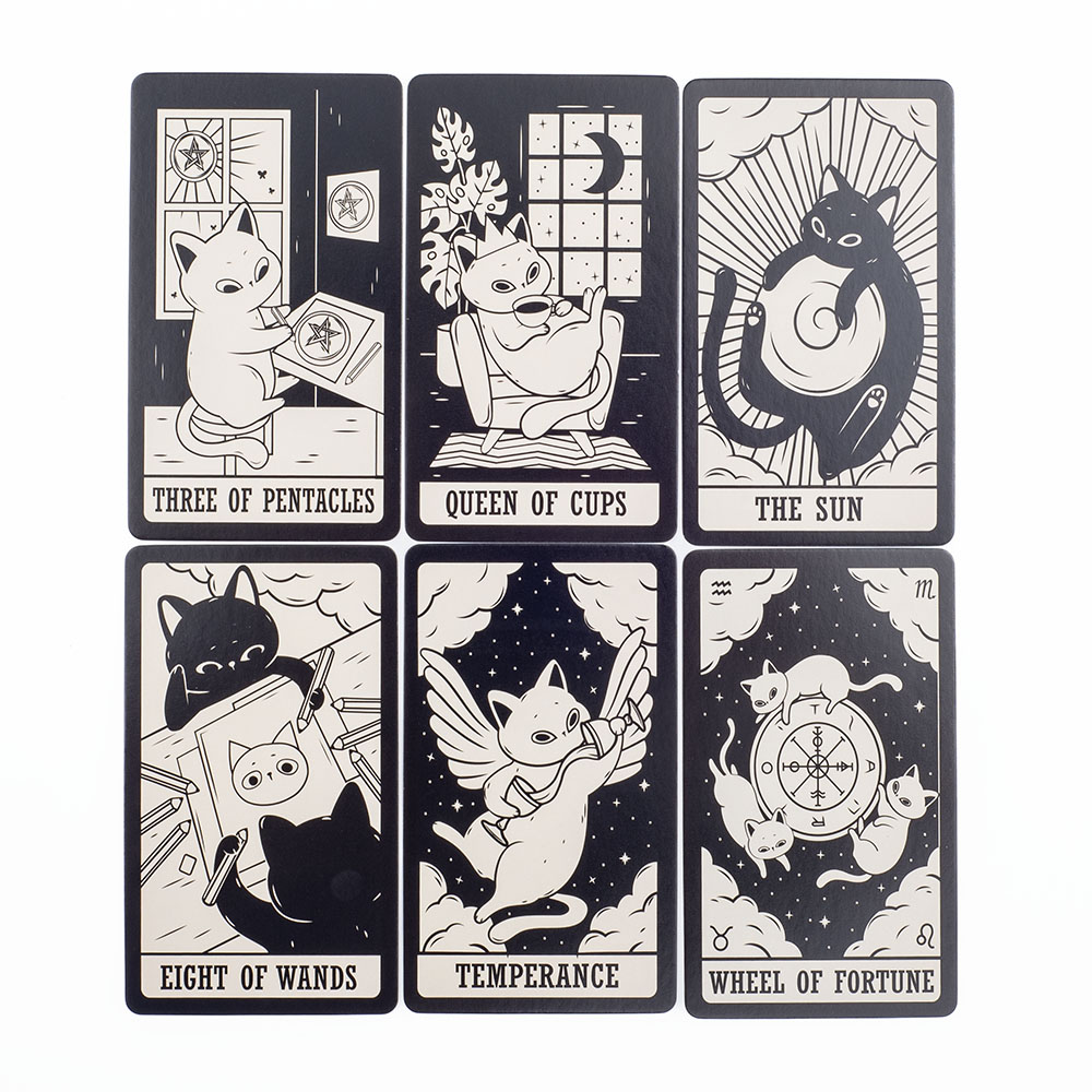 「子猫タロットカード」78枚入り。黒と白の可愛らしいデザイン - Tarot Deck With Guidebook のレビューと価格